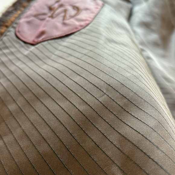 Stunning Mink Classic Sophistication ๐ with an Elegant Hue that Captures Light - Picture 5 of 10